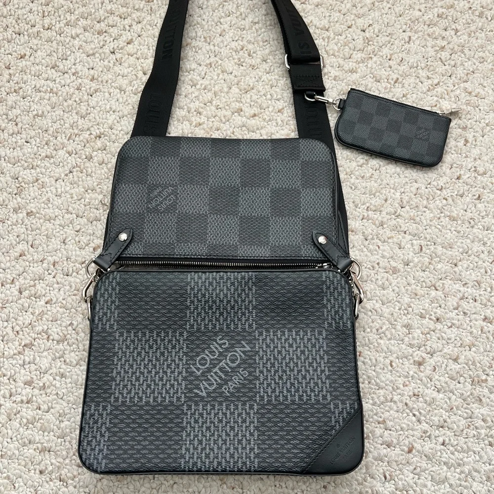 Louis Vuitton Trio Messenger bag in Damier Graphite canvas. - Picture 3 of 9